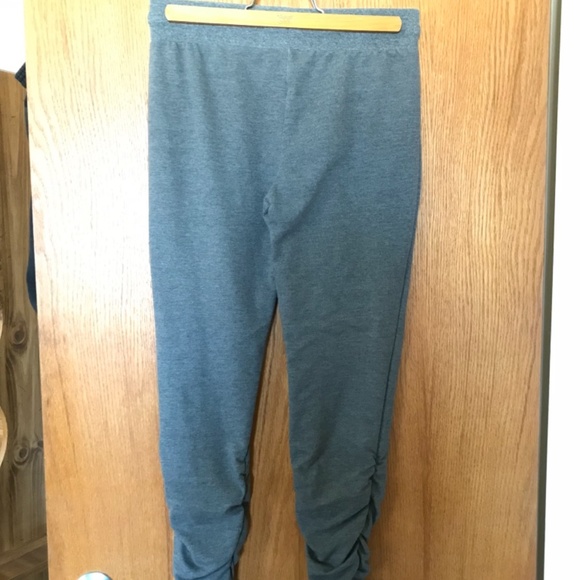 Her Universe Star Wars active workout pants - Picture 2 of 3